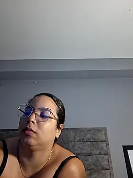 Aliciabloom online show from November 4, 2025, 12:15 pm