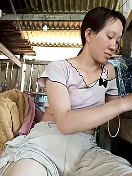 bonnie-00 online show from April 13, 2026, 4:07 am