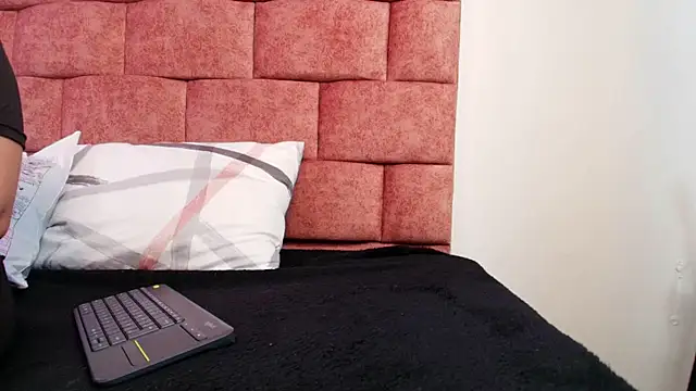 very slut online show from September 17, 2025, 3:35 pm