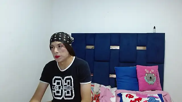 PinkLuna LolaBloom online show from April 5, 2026, 2:31 am