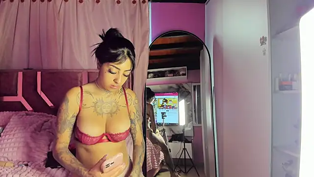 Missmoonstar online show from November 5, 2025, 4:18 pm