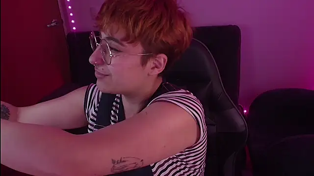 Snapshot of Miacatsito3 chatting on October 2, 2025, 5:03 am Miacatsito3 online show from October 2, 2025, 5:03 am