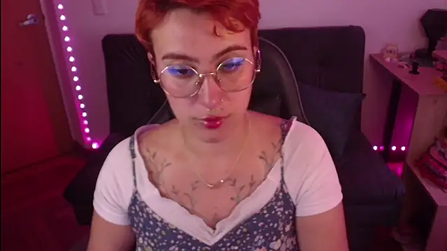 Snapshot of Miacatsito3 chatting on October 21, 2025, 9:37 pm Miacatsito3 online show from October 21, 2025, 9:37 pm