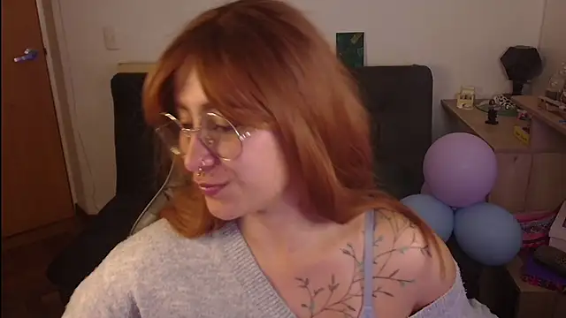 Snapshot of Miacatsito3 chatting on October 28, 2025, 11:18 pm Miacatsito3 online show from October 28, 2025, 11:18 pm