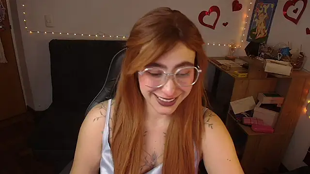 Miacatsito3 online show from May 19, 2026, 5:03 am