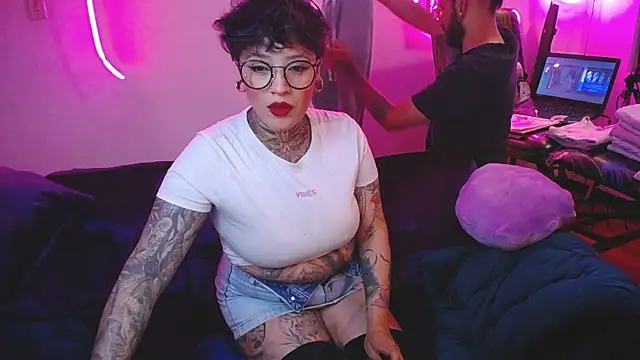 sathariel-secretcouckold online show from September 14, 2025, 12:32 am