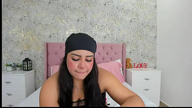 Snapshot of SienaWild chatting on November 6, 2025, 4:35 am SienaWild online show from November 6, 2025, 4:35 am