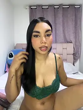 karolaalcendra online show from November 19, 2025, 4:34 am