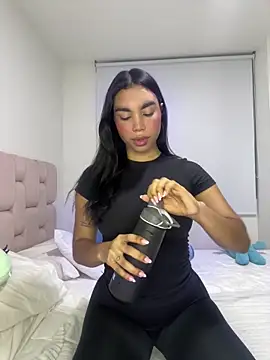 karolaalcendra online show from March 1, 2026, 12:34 am