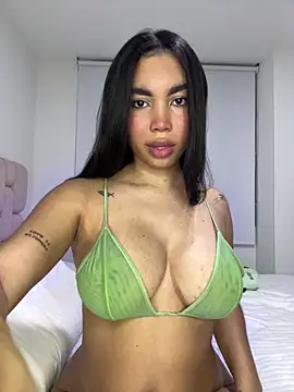 karolaalcendra online show from April 17, 2026, 2:58 am