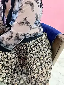 Hot-malika1 online show from September 18, 2025, 6:21 pm