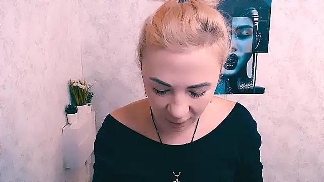 EmmaCat  online show from December 4, 2025, 6:55 am