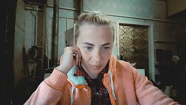 Snapshot of EmmaCat_ chatting on April 29, 2026, 12:20 pm EmmaCat online show from April 29, 2026, 12:20 pm