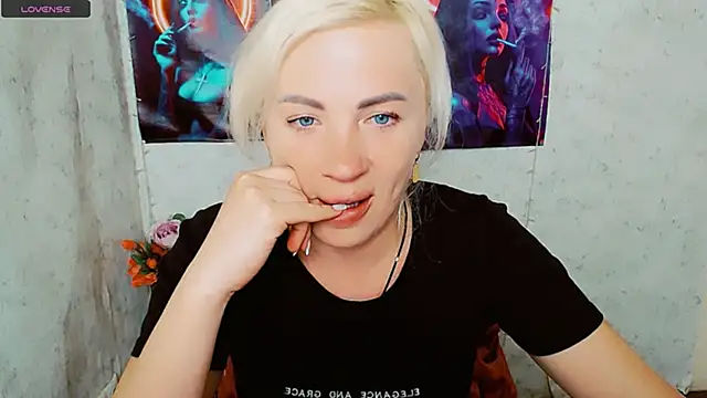 Snapshot of EmmaCat_ chatting on May 26, 2026, 7:59 am EmmaCat online show from May 26, 2026, 7:59 am