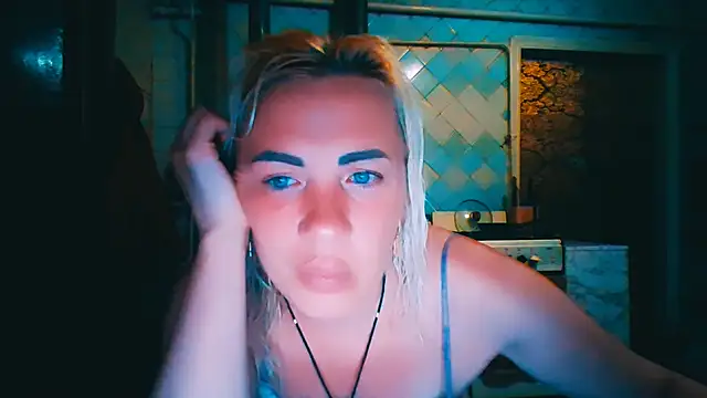 Snapshot of EmmaCat_ chatting on June 10, 2026, 7:02 pm EmmaCat online show from June 10, 2026, 7:02 pm