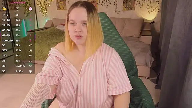 Snapshot of Aki_nohana chatting on October 23, 2025, 11:31 am Aki nohana online show from October 23, 2025, 11:31 am