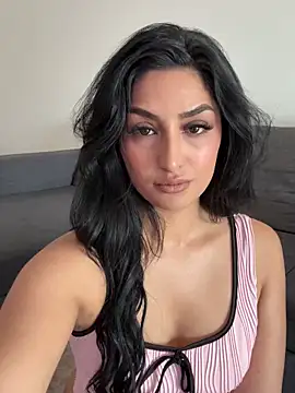Mia spicyy online show from May 27, 2026, 8:44 am