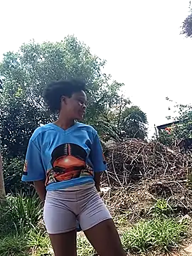 Snapshot of BlondieBitch chatting on April 1, 2026, 9:10 am BlondieBitch online show from April 1, 2026, 9:10 am