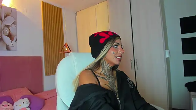 KoraRousee online show from September 16, 2025, 3:13 pm