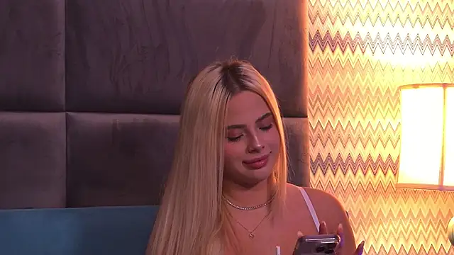 YssabelFox online show from October 6, 2025, 3:15 am