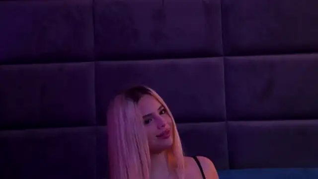 YssabelFox online show from November 15, 2025, 3:52 pm