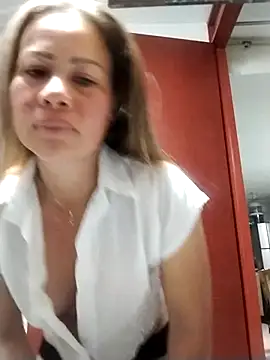 LaraCaliente online show from September 23, 2025, 7:11 am