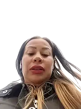 LaraCaliente online show from October 27, 2025, 8:57 pm