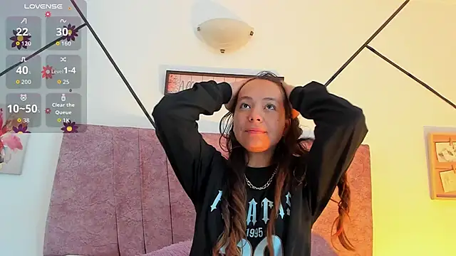 Julieta Lein online show from October 18, 2025, 1:45 pm