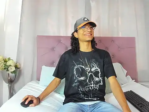 EthanBlackwoodd online show from October 23, 2025, 8:07 pm