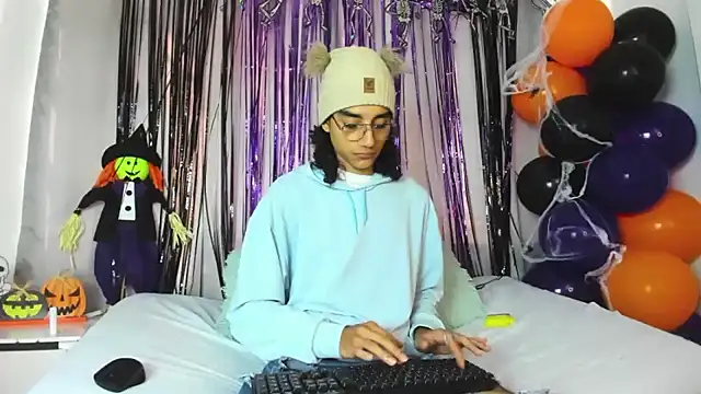 EthanBlackwoodd online show from October 28, 2025, 7:38 pm