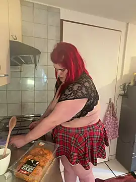 rosebratcat   online show from May 11, 2026, 4:04 pm