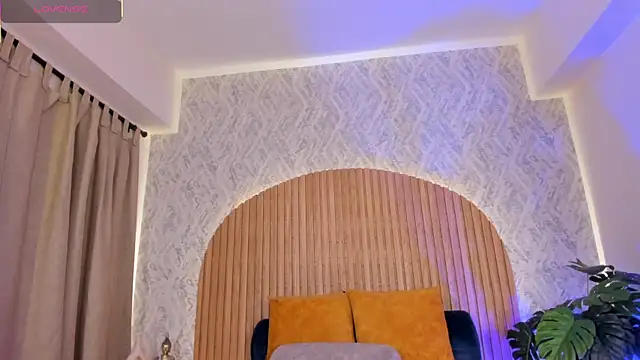 Sophiie Belle online show from October 30, 2025, 1:45 pm