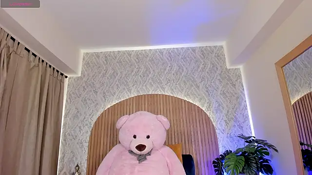 Sophiie Belle online show from November 4, 2025, 2:27 pm