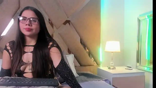 Cristalcute1 online show from September 19, 2025, 7:47 pm