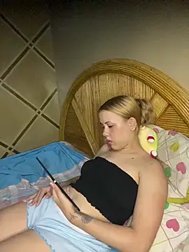 coupleyys online show from May 13, 2026, 10:06 pm