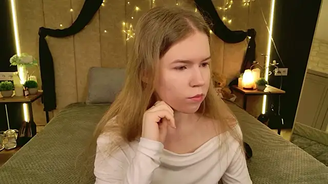 Snapshot of Alida_Brice chatting on March 24, 2026, 5:23 am Alida Brice online show from March 24, 2026, 5:23 am