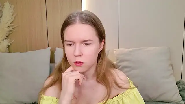 Snapshot of Alida_Brice chatting on April 2, 2026, 5:38 am Alida Brice online show from April 2, 2026, 5:38 am