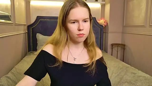 Snapshot of Alida_Brice chatting on April 5, 2026, 5:43 pm Alida Brice online show from April 5, 2026, 5:43 pm