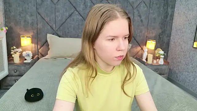 Snapshot of Alida_Brice chatting on April 10, 2026, 3:39 pm Alida Brice online show from April 10, 2026, 3:39 pm