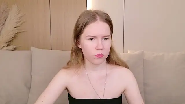 Snapshot of Alida_Brice chatting on April 14, 2026, 5:46 am Alida Brice online show from April 14, 2026, 5:46 am