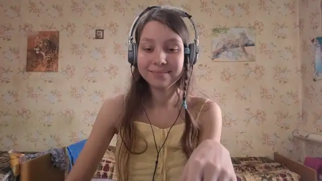 QutieDaSweet online show from October 3, 2025, 6:21 am