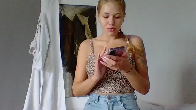 Lismera online show from September 18, 2025, 11:12 am