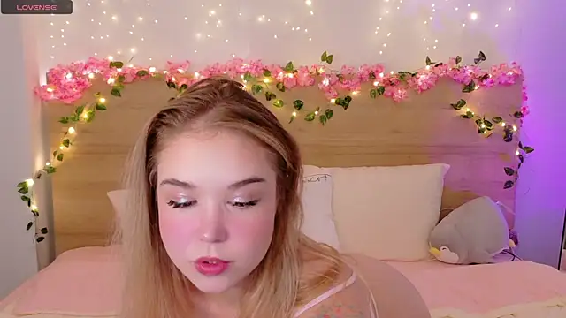 Snapshot of Lilith_Bonheur chatting on September 15, 2025, 3:56 pm Lilith Bonheur online show from September 15, 2025, 3:56 pm