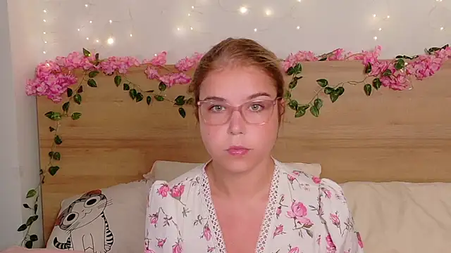 Snapshot of Lilith_Bonheur chatting on October 16, 2025, 8:10 pm Lilith Bonheur online show from October 16, 2025, 8:10 pm