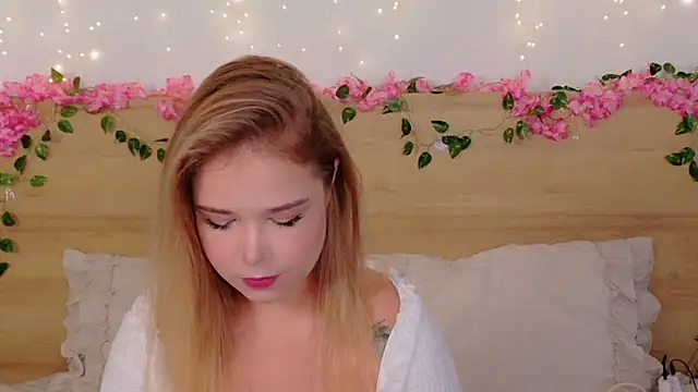 Snapshot of Lilith_Bonheur chatting on October 23, 2025, 8:07 pm Lilith Bonheur online show from October 23, 2025, 8:07 pm