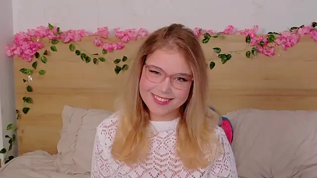 Snapshot of Lilith_Bonheur chatting on October 24, 2025, 9:22 pm Lilith Bonheur online show from October 24, 2025, 9:22 pm