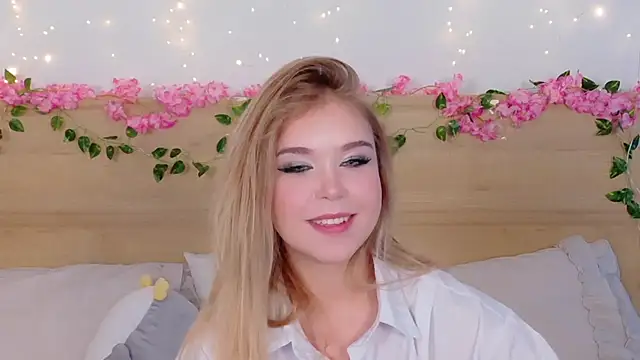 Snapshot of Lilith_Bonheur chatting on November 2, 2025, 10:12 pm Lilith Bonheur online show from November 2, 2025, 10:12 pm