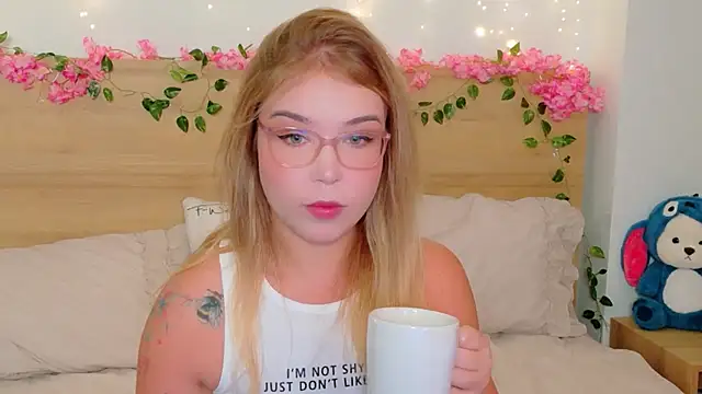 Snapshot of Lilith_Bonheur chatting on November 7, 2025, 9:04 pm Lilith Bonheur online show from November 7, 2025, 9:04 pm