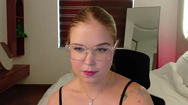 Lilith Bonheur online show from April 5, 2026, 12:08 am