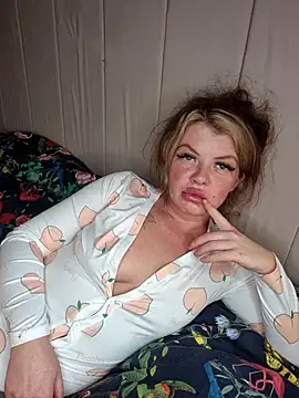 Snapshot of Just_peaches_not_cream chatting on October 9, 2025, 8:56 am Just peaches not cream online show from October 9, 2025, 8:56 am